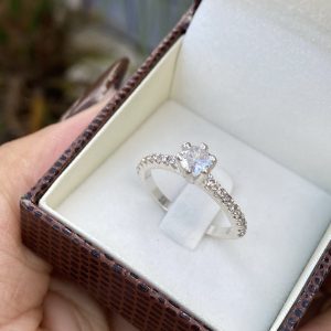 Anel Solitário Julieta