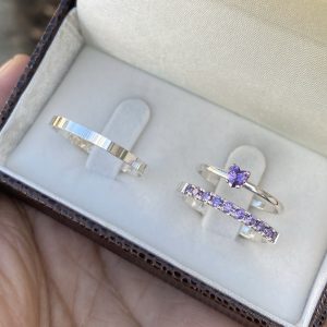 Alianças Jade 2 mm Pedra Roxo Com Anel Solitário Málaga Pedrinha Coração Roxo