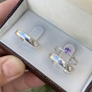 Alianças Amara 3 mm Com Anel Málaga Pedrinha Roxa