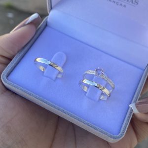 Alianças Condessa 2 mm Com Anel Solitário Belly Pedrinha Lilás