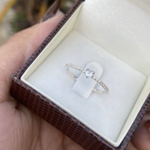 Anel Solitário Cravejado Coração Pequeno